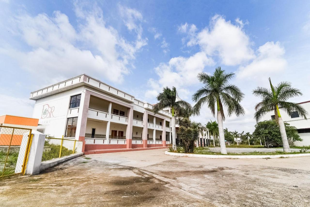 Отель Oyo 48251 Dsr Grand Krishnagiri Экстерьер фото